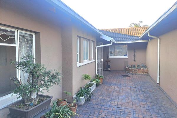 Lovely 4- bedroom   house, 3 bathrooms   to rent, Availability any time, as Client need ...