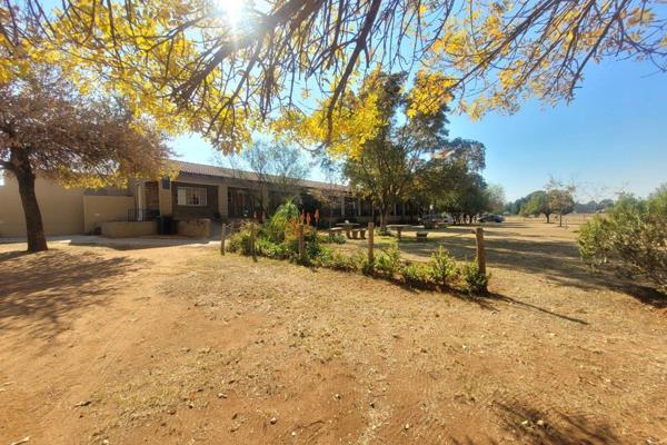 Bachelor Unit for Rent on a Plot in Tarlton
Rent: R2,500 per month
Location: Tarlton
Availability: Immediately
Unit Details:
•	Open ...