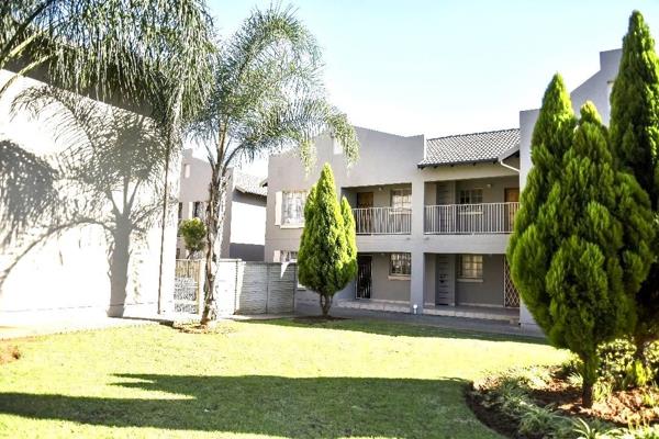 Available 1 October 2024.
This modern two bedroom apartment on the first floor, is located in a sought after part of Waterval East.
- ...