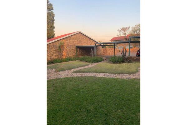 Secure face Brick townhouse, this unit is ideal for a young couple. 2 Bedroom, 1 Bathroom, Open plan lounge and kitchen, 1 carport ...