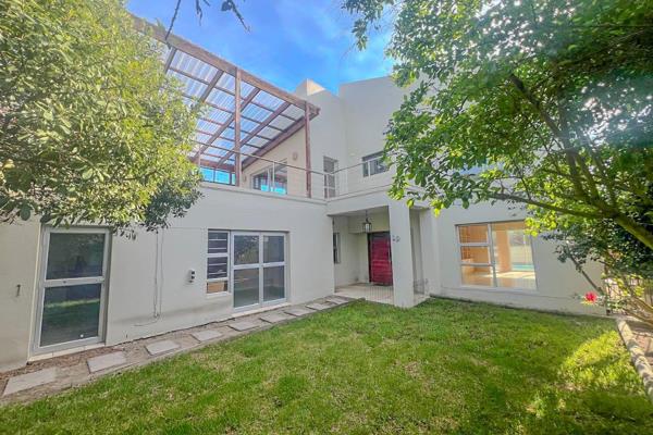 Offering plenty of sunny accommodation with surfer’s paradise just around the corner, an ideal project for someone with a vision. At this price, a  perfect opportunity to get your foot in the door of the growing property market and be part of Kommetjie’s unique lifestyle. The ...