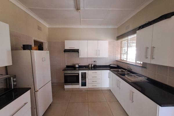 This modern house offers:
3 bedrooms with beautiful cupboards,
1 bathroom with separate toilet.
Lounge, dining room and modern ...