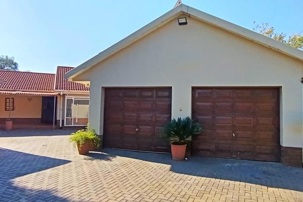 EXCLUSIVE MANDATE
Welcome to your dream home! Nestled in a serene neighbourhood, 
Come and sign your offer.
3 Bedrooms
2 ...