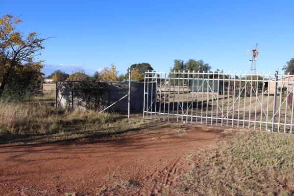 It&#39;s situated 15 km from the closest town and near the Witpoort Dam. 
The property includes a borehole, a dam, and a vegetable ...