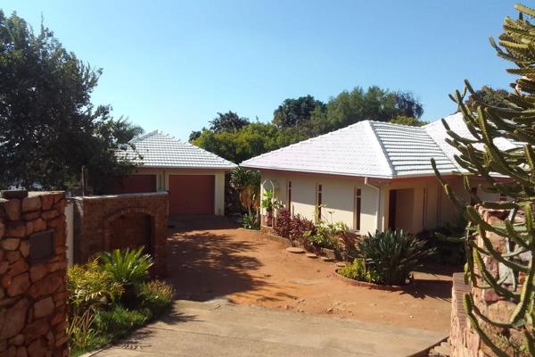 ** Exclusive Mandate**

Very neat and spacious family home in Magalieskruin on a big ...