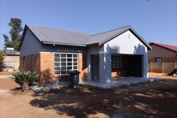 This spacious family home offers two bedrooms, one bathroom, a kitchen, lounge area, the ...