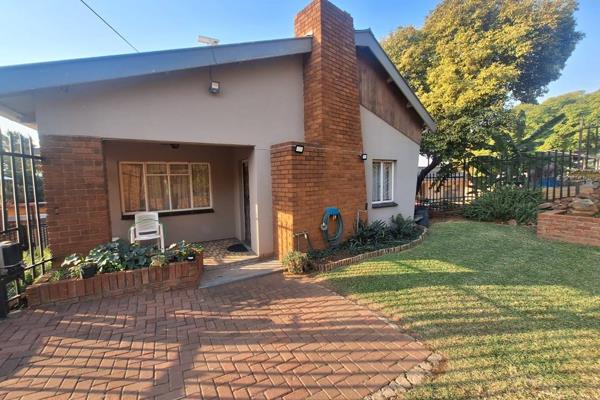 Discover the ideal family haven in the heart of Pretoria Gardens with this spacious and well-appointed home. No loadshedding!

Boasting ...