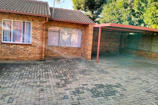 4 Bedroom Townhouse for sale in Krugersdorp North