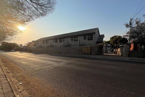 Bachelor apartment for rent in a prime location. Close to public transport, shops, and ...
