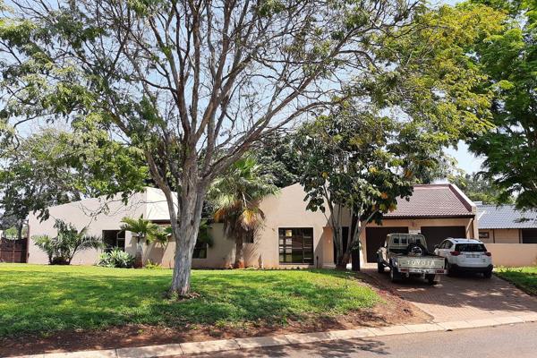 A lovely house in a quiet, secluded neighbourhood where your afternoon walk takes you along the Kruger Park fence and the Crocodile ...