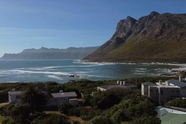 Rooiels is situated beside the Kogelberg Biosphere `Reserve. It boasts a magnificent ...