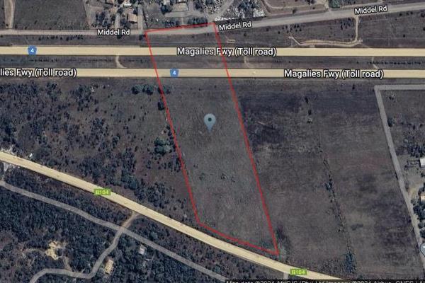 Prime Development Vacant Land on N4 Highway

Located on the N4 Highway just before the Hartbeespoort turn off, +- 7km from central ...