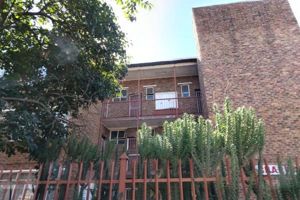 Bachelor flat perfect for a couple or student.  Situated on Ferdidnand Street close to ...