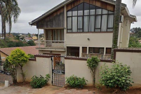 Property still occupied,no viewing possible.
280 sqm house
1700 sqm stand
Come make a ...