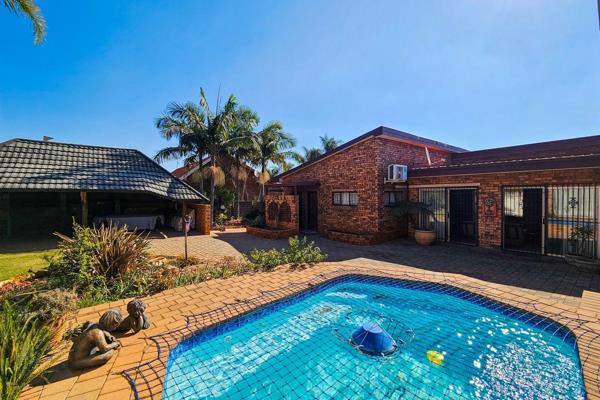 Welcome to this stunning 3-bedroom, 2-bathroom home located in Garsfontein, Pretoria. This property boasts a spacious layout with the ...