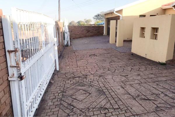 Prime Investment Opportunity in Mabopane
This spacious 5-bedroom, 2-bathroom corner house is a prime investment opportunity located in ...