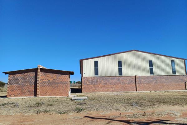 This spacious 300 square meter warehouse is strategically located 3 kilometers from the Sasol Garage on Louis Trichardt Road, with 1.5 ...