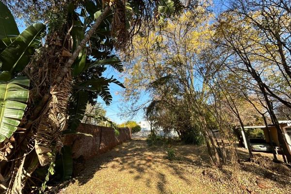 Large residential land for sale. Build your dream home in this boomed-off area.

Pan- Handle property.

Call to arrange your ...