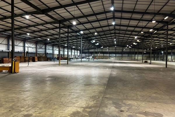 Discover the ideal industrial solution for your business with this expansive 12,000m&#178; warehouse located in the thriving industrial ...