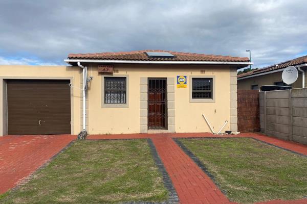 The property is situated in a gated community. 

It consists of:
Three bedrooms with built-in wardrobes. 
A kitchen with built-in ...