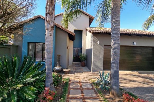 Stylish 4 bedroom house in midfield estate!!
Unique and spacious!!

This lovely house of +-328m&#178; on stand of more than 754m&#178; ...