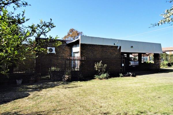 This 310 m2 house, that includes two carports of 60m2 and 30m2 each as well as an under-cover braai area of 30m2, on a 846 m2 stand in ...