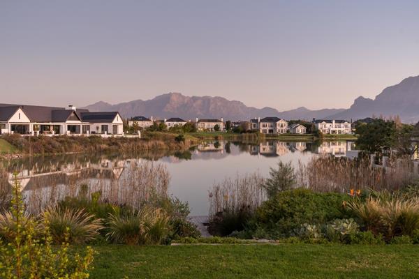 Dual Exclusive Mandate.

Featuring 180 degree views of the picturesque Simonsberg mountain range, this beautiful new lakeside home ...