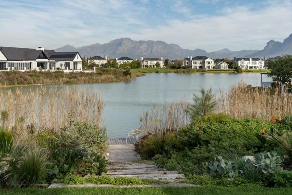 Dual Exclusive Mandate.

Featuring 180 degree views of the picturesque Simonsberg mountain range, this beautiful new lakeside home ...