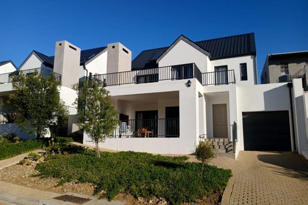 Located in La Roche, Stellenbosch, this home is north-facing and provides breathtaking mountain views. 
The property features a large ...