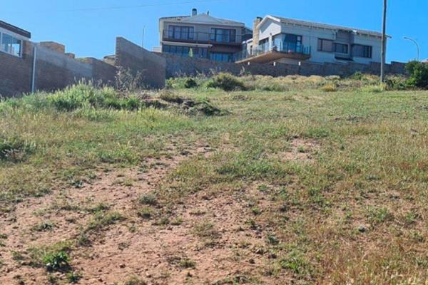 Slightly sloped stand in pristine surroundings, with beautiful ocean views. 715 square meters with a low rate of R900 per month. ...