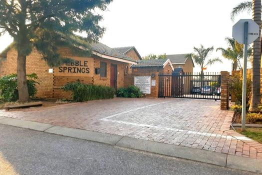 2 Bedroom Townhouse for sale in Highveld