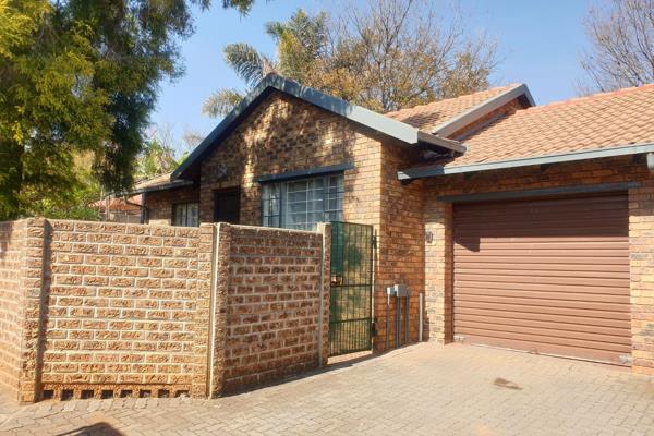 Townhouse in a well managed complex, located in Clubview with easy access to the N14 to Pretoria city or Krugersdorp and N1 to either ...