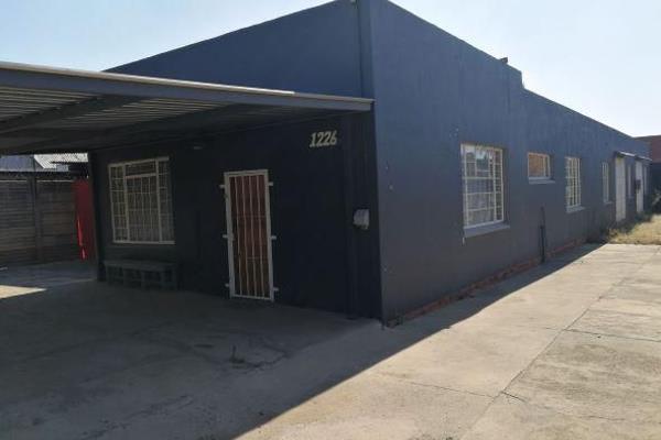 Located in Malie street, adjacent to van der Hoff road, Booysens (Pretoria) you will find the following:

* Industrial Zone 1, small ...