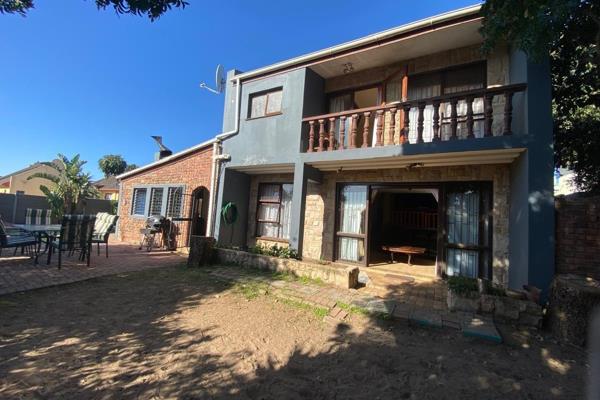 4 Bedroom - 2 Bathroom House for sale in Heiderand. 

*****Mossel Bay Multi Listing Exclusive Sole Mandate*****

A lovely open plan ...