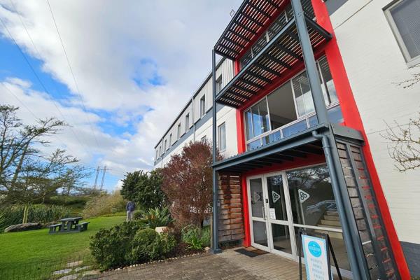 Offices situated on the ground floor in Firgrove Business Park and they offer the ...