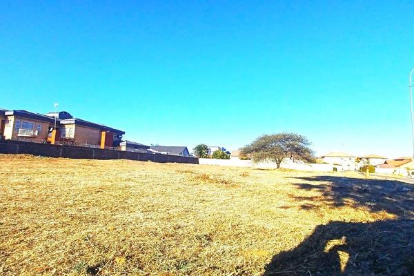 Seize the opportunity to build your dream home on this exceptional 879 m&#178; stand located in the highly sought-after Debron Estate ...