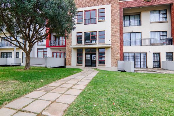 A modernized 2 bedroom duplex apartment in the heart of Midrand suburbia. The home is fitted with two bathrooms both located upstairs. ...