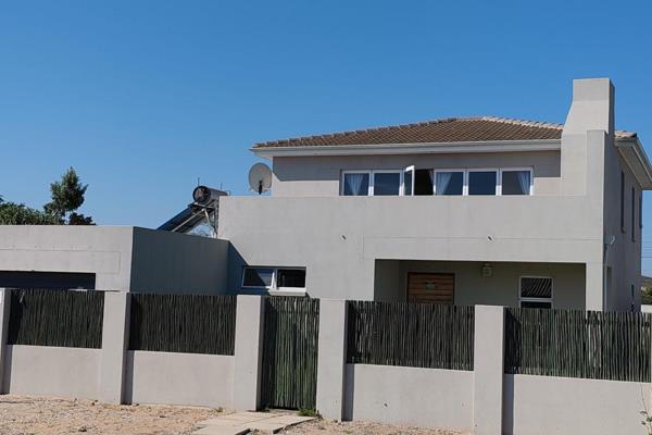 4 x Bedrooms with 3 bathrooms of which two en-suite

Open plan Kitchen / dining room / lounge

Balcony with build in braai

Double ...