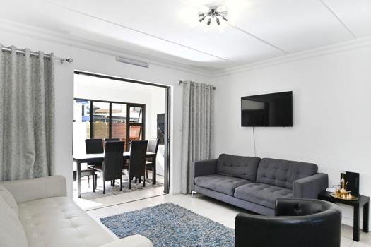 2 Bedroom Apartment / Flat for sale in Kyalami Hills