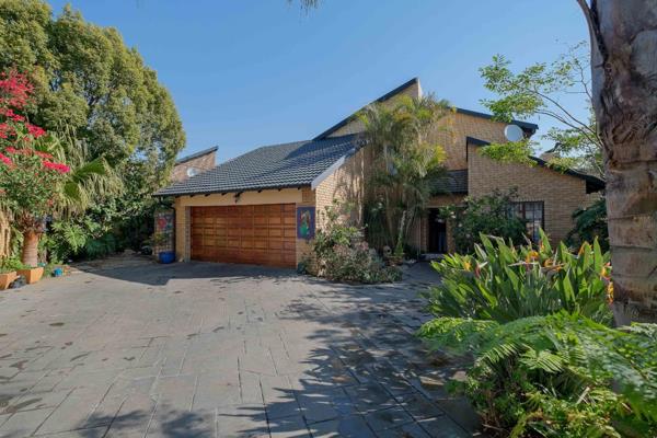 EXCLUSIVE MANDATE

Nestled in a serene cul-de-sac within the esteemed Wierda Glen Estate, this exquisite family home offers the ...