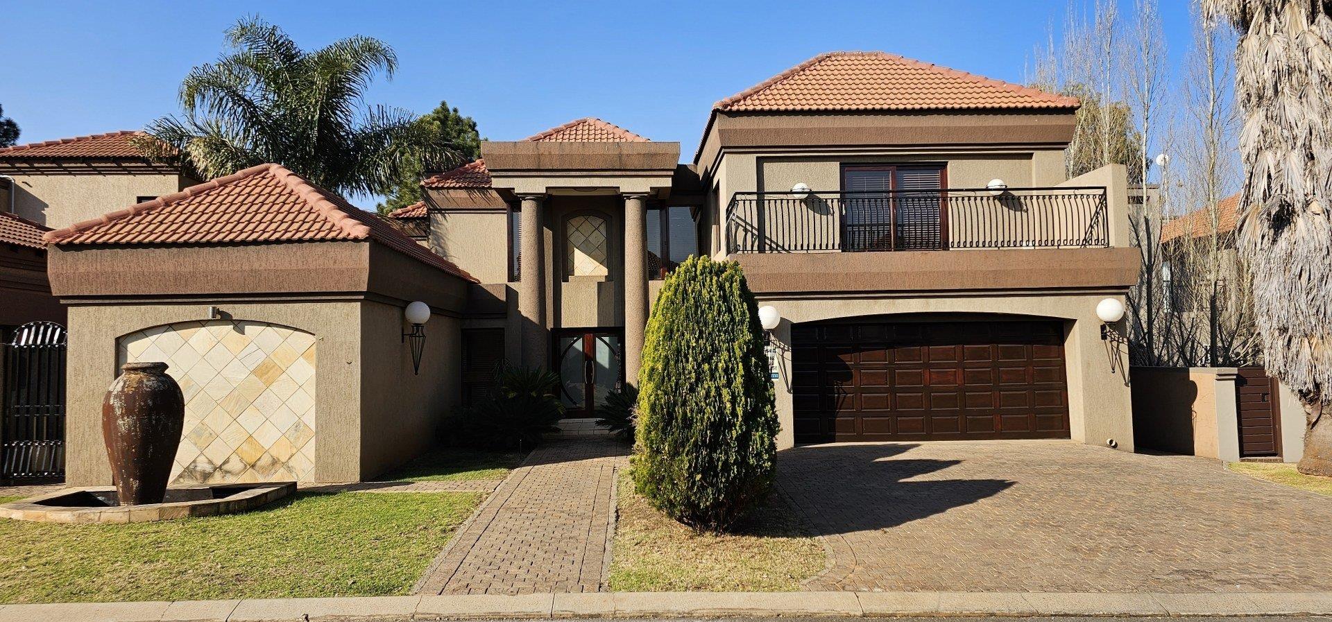 4 Bedroom House for sale in Emfuleni Golf Estate P24114563040