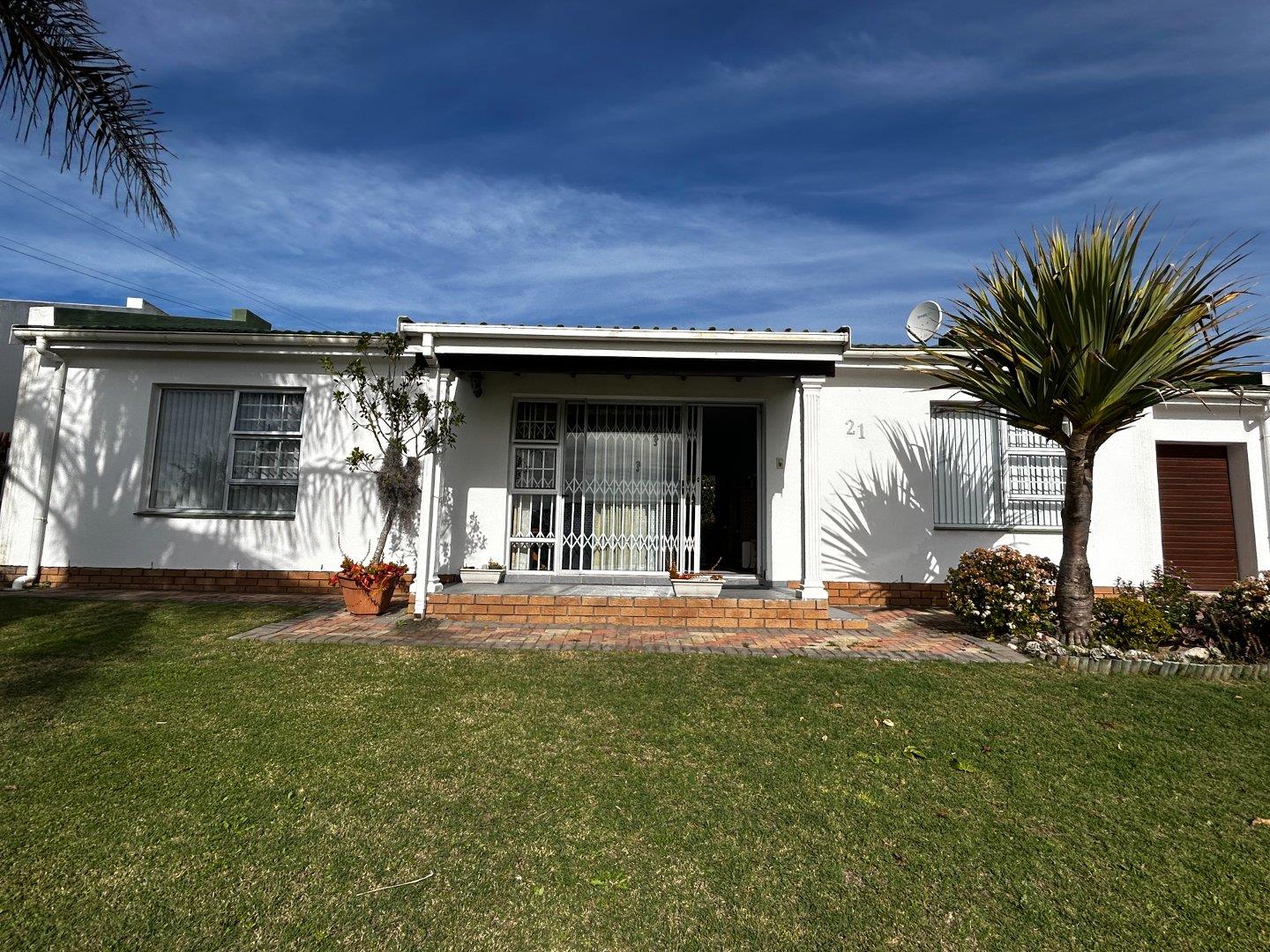 3 Bedroom House for sale in Fraaiuitsig P24114563377