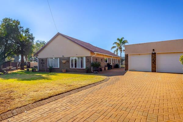 Exclusive Sole Mandate.
Welcome to your future home nestled in the heart of Culemborg Park, in Rand West/Randfontein. Situated on a street corner, this 4-bedroom family home combines convenience with tranquillity.

If you are ...