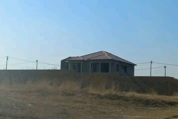 Calling all investors for this opportunity of a lifetime opportunity very nice sizeable land for sale in the heart of Mohlakeng..this ...