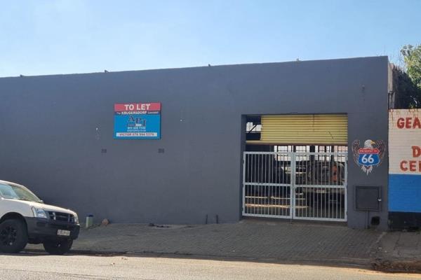 This 400sqm commercial / industrial unit can be utilized for commercial and/or retail ...