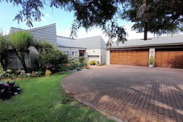 4 Bedroom house awaits your family to literally move in.
Stunning family home with luxurious amenities in Fochville ...