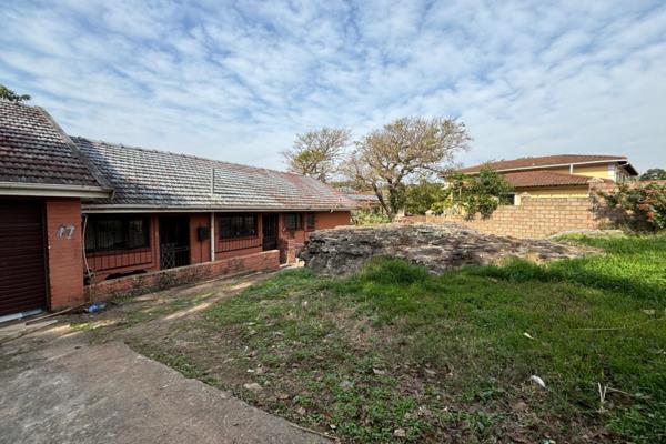 This beautiful property is situated in a safe and quiet neighbourhood of Uvongo. With stunning rock features, a massive pool and ...