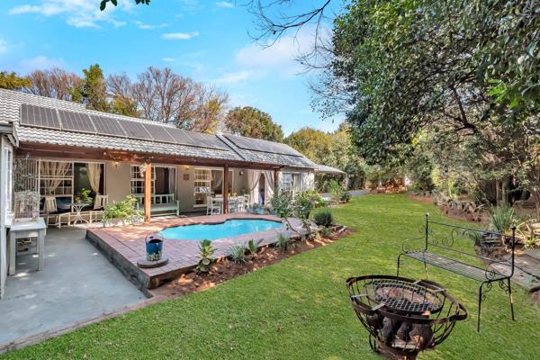 Nestled in the heart of Randpark Ridge, this remarkable place offers an exceptional blend of privacy, security, and comfort. Quirky ...