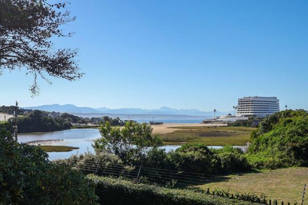 JOINT MANDATE

Imagine waking up to stunning views of the Tsitsikamma Mountains and the Piesang River. This double unit at Beau Rivage ...