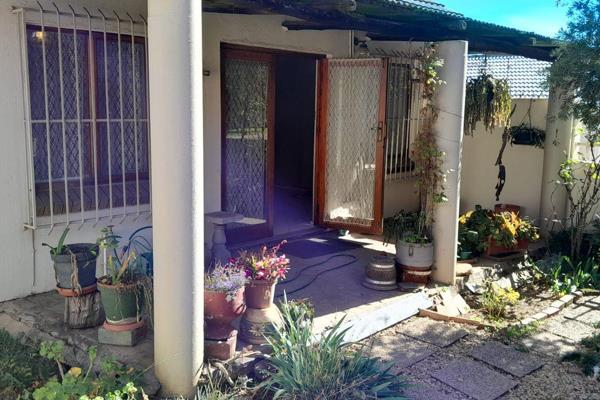 Listing price R 1 050 000
2 bedrooms
1 bathroom
2 Carports, one is covered Conveniently situated close to shopping centres, schools ...